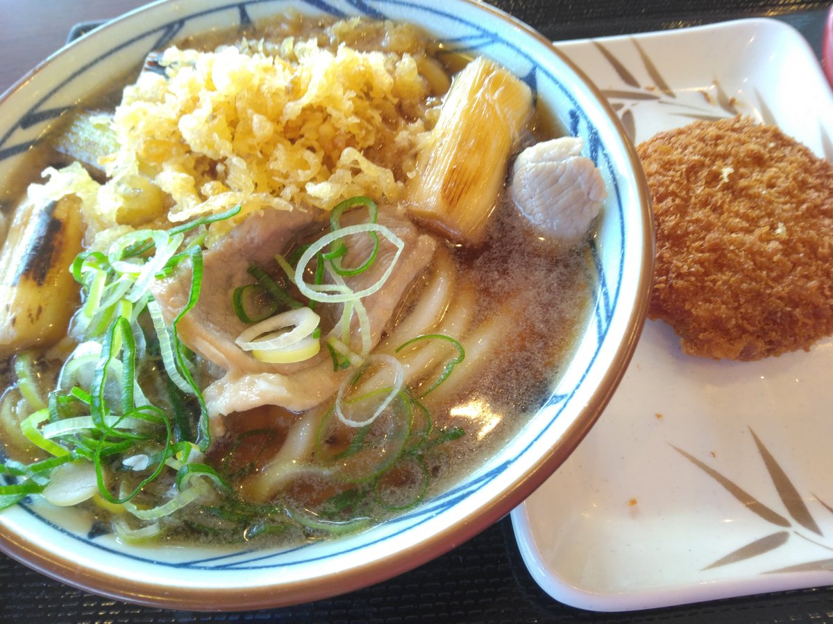 AZ75823537's tweet photo. 本日の #孤独のランチ は #丸亀製麺 の新メニューかもネギうどんを初日にがっつり😋
あと公式のXでも見てたハムカツも頂きマンボ（古い💦）
もう最高ーーー！鴨ぉ！－－🦆❤
そしてその後プールで🏊して帰りに皆野 #ヤオコー の店頭で買った鯛焼きクリームを帰りながら食べました😂
ご馳走様でした🙏 https://t.co/AjYurenFCd