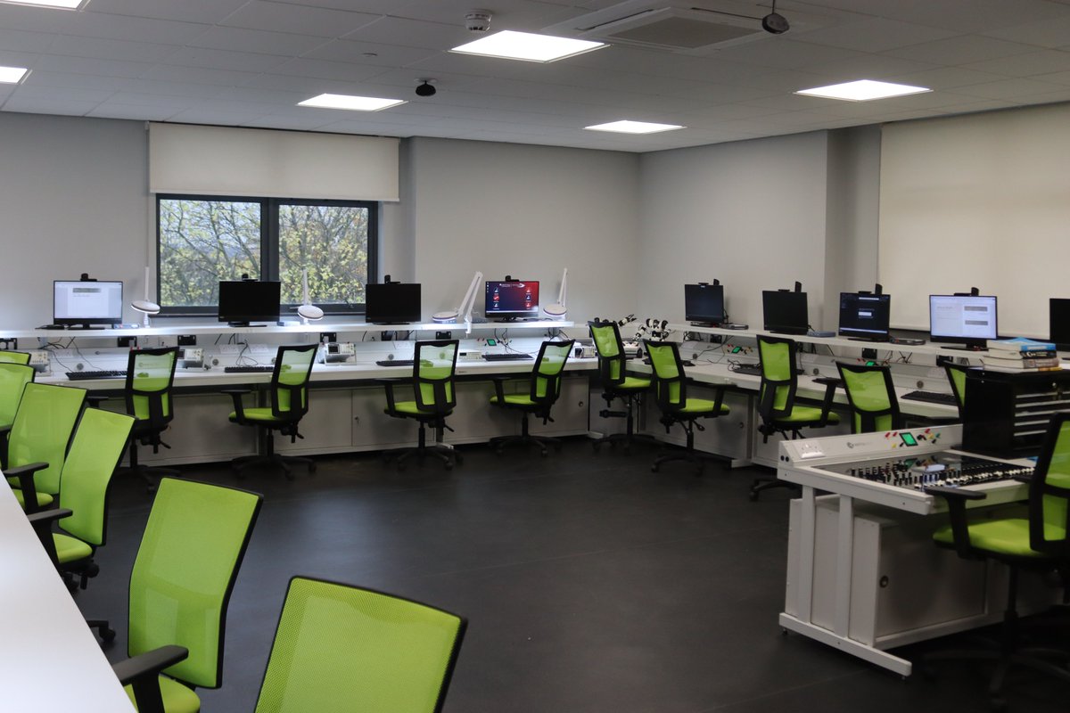 A cutting-edge lab funded by #LSIF has opened its doors for students <a href="/SolihullCollege/">Solihull College & University Centre</a> #Skillswmw 
The PEMD lab will enable students to gain vital new skills. Read more: collegeswestmidlands.org.uk/latestnews/sta…
