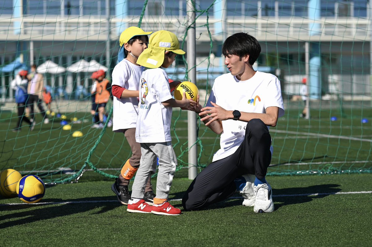 MyFirstBall's tweet photo. MFBでは、それぞれが感じた想いを言葉にする時間を大切にしています😌🌱

アスリートと子どもたちが一緒に過ごし、新しい発見や「楽しい！」という気持ちを共有することで、つながりが深まります✨

#MFB https://t.co/3saSjYclpp