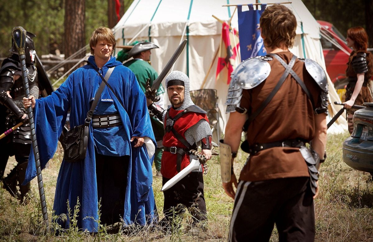 MythicalSinbad's tweet photo. Est-ce que je suis le seul à avoir vu le film Knights of Badassdom ? C’est un peu comme si un vrai monstre apparaissait à la Japan Expo, mais que les gens comprenaient pas tout de suite ahaha😅 En plus, y'a Peter Dinklage dedans ! C’est un film à petit budget, mais ça se regarde. https://t.co/hWEa5rnycx