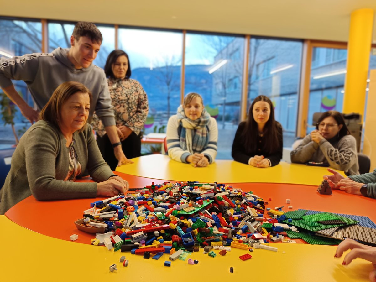 E4projectEU's tweet photo. On the 10th of January, the Faculty of Education of @unibz organised e^4 Multiplier Event at "Alexander Langer" Primary School in Bozen. Teachers had the opportunity to discover and experience the power of e^4 imaginative tools 💥 https://t.co/JZtMBfKi67