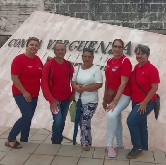 Felicidades a todos los cubanos que día a día le dedican mucho tiempo a la actividad científica en #Cuba, especialmente al ejército de educadores  consagrados a la tarea de buscar soluciones utilizando la ciencia y la innovación . #PorCamagüeyTodo  #CubaMined