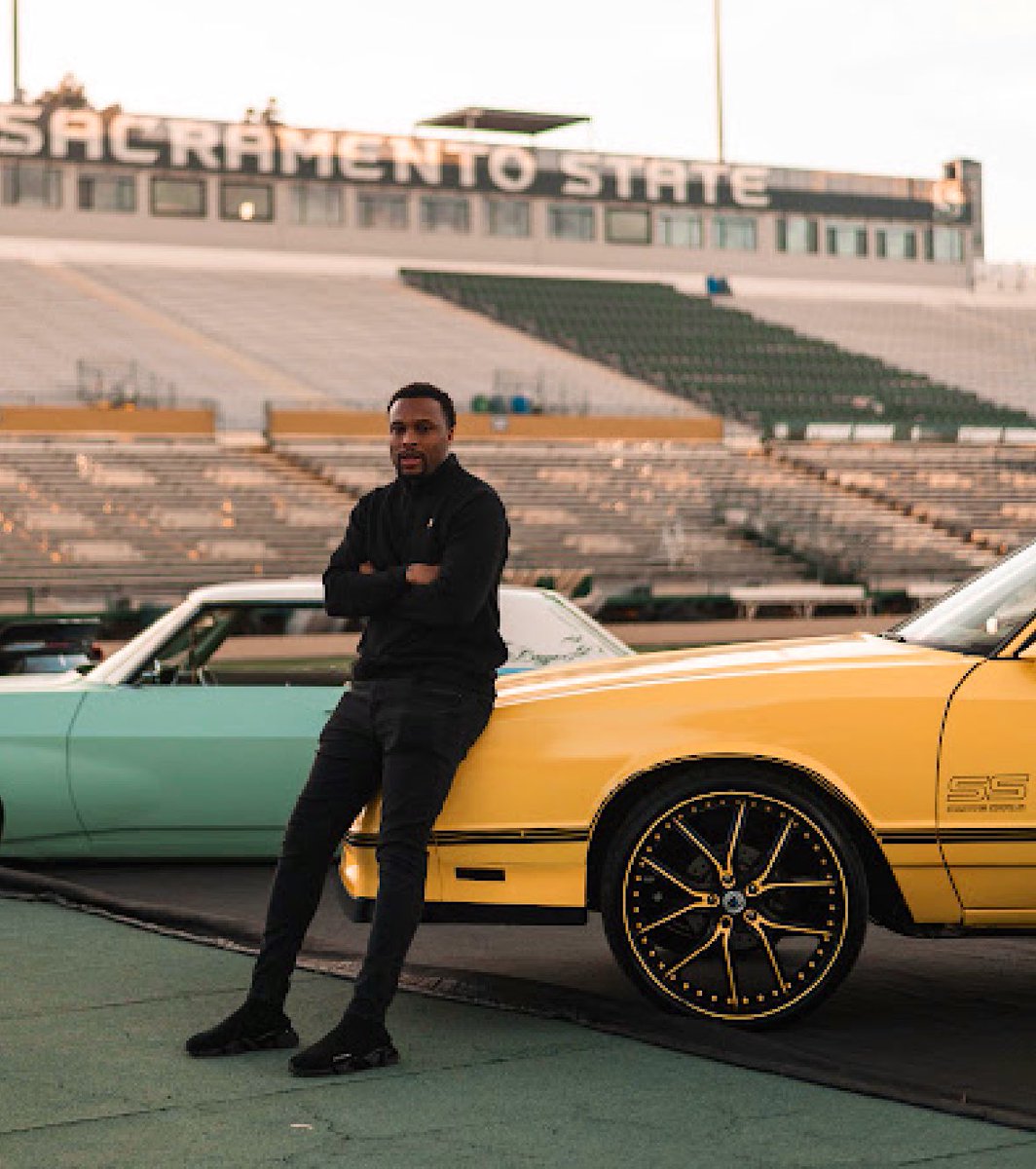 Yeah, Dreams that I'm chasin' usually keep me up
I can't sleep or nothin
Got a text from my mama, she told me, "Keep it up"
Keep on reachin' up for all the 1’s believe in us
You ever advocate for me, thank you for speakin' up
I left the hood in my 20’s, feel like I seen enough.