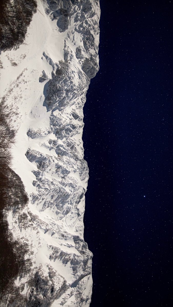 musitoban's tweet photo. 冬の大山北壁、
長押しして4Kで読み込むと星が浮き出てきます。 https://t.co/jqF3H4UTGl