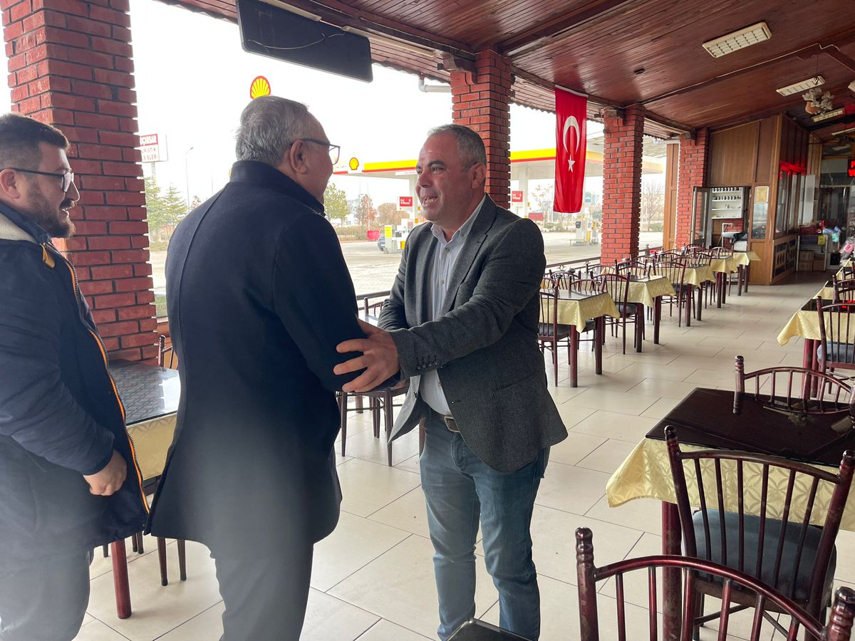 Ak_SKochisar's tweet photo. İlçe Başkanımız Sn.Levent SARIKAYA ve yönetim kurulu üyelerimiz Mustafacık  Mahallesi Muhtarımız Sn.Hurşit YILDIRIM’ı ziyaret ettiler mahalle hakkında bilgi alışverişinde bulundular. https://t.co/s7JN4RLG4c