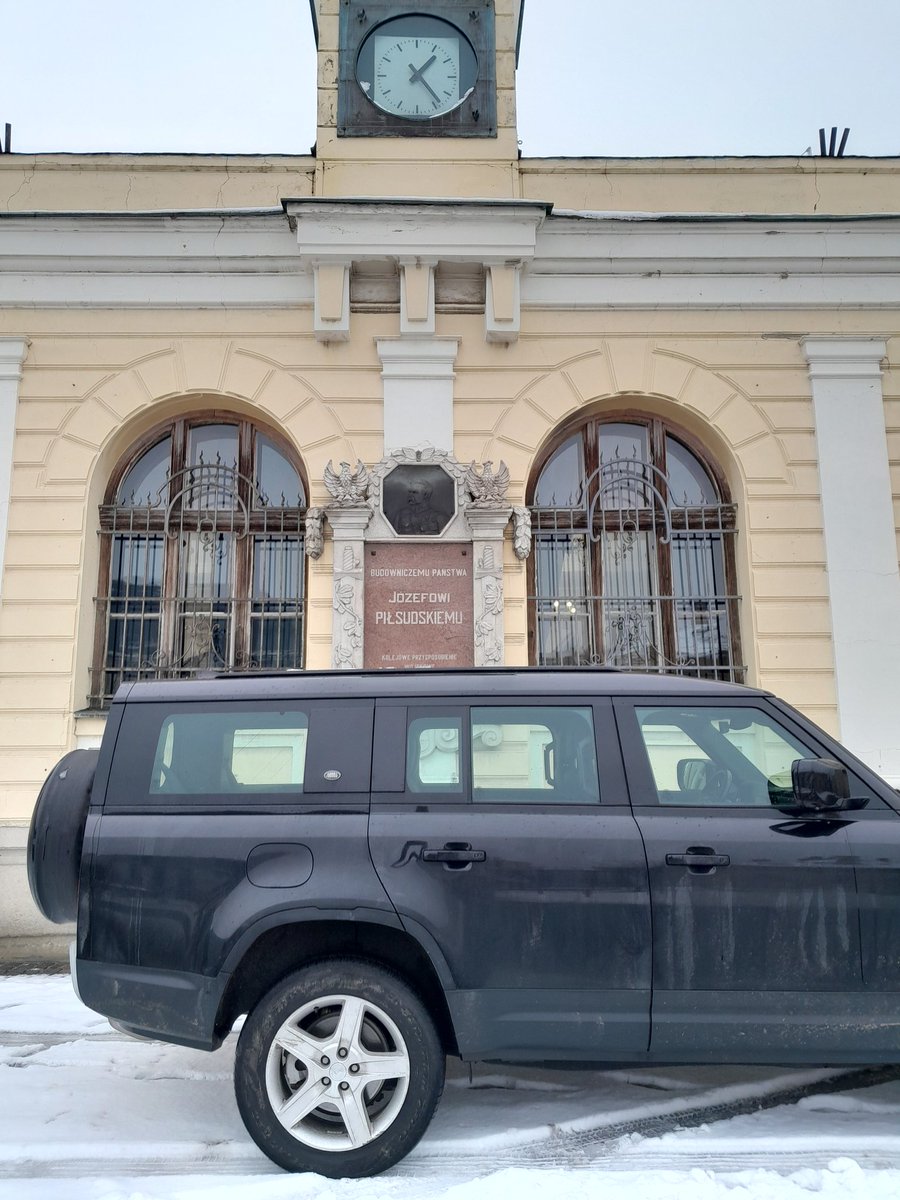 EdycjaSw's tweet photo. SUV oddający hołd Józefowi Piłsudskiemu, scrolluj dalej
#motocity https://t.co/gs0VkoLFMN