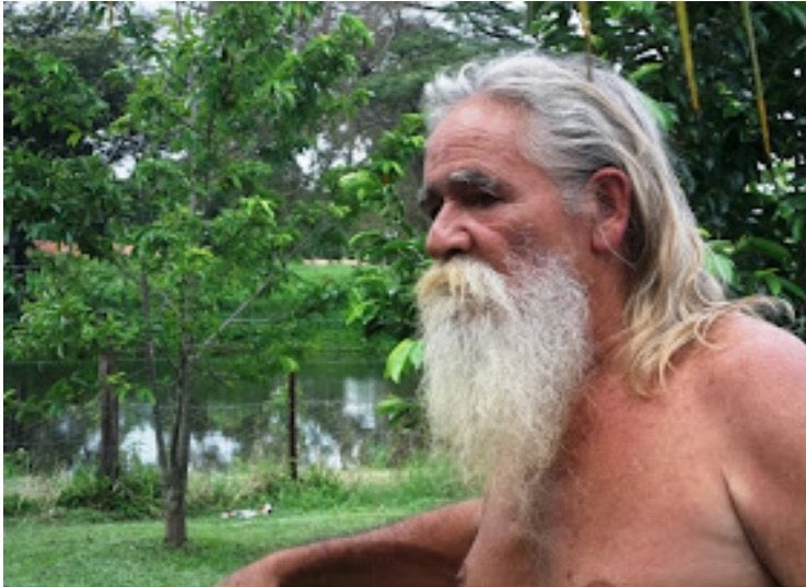 #15Ene Día del Maestro

Muchas personas se han ganado el pedestal y reconocimiento formal y popular de maestros. Pocas son, de hecho y por aclamación,  maestros de maestros.

Salud a la memoria y al legado de Walterio, el hermano Walter Lanz.

👉 lainventadera.com/2022/12/09/vei…