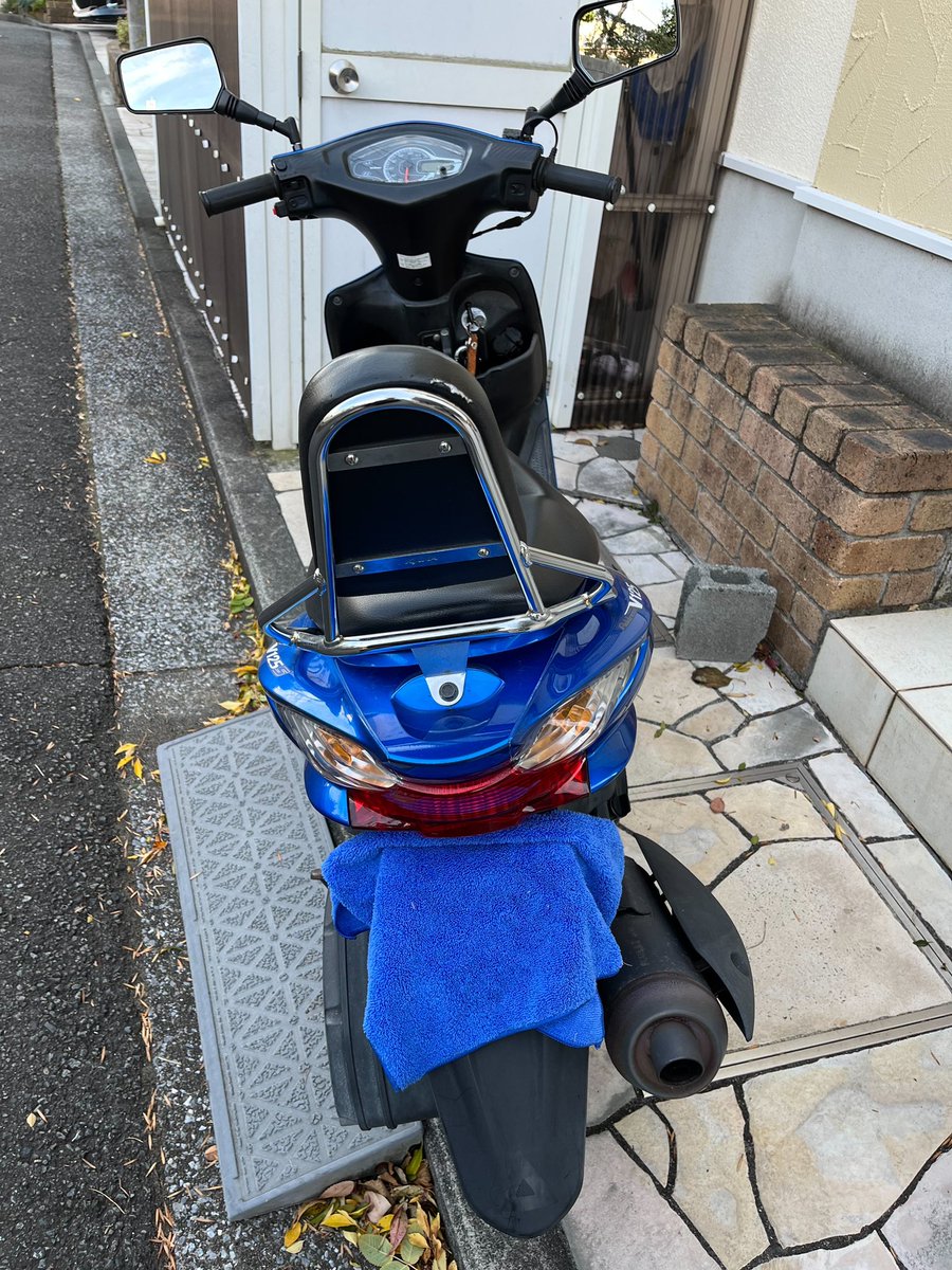 ttt_HAWK's tweet photo. アドレス　v125s 売ります

神奈川県泉区から

低走行、純正、不具合特にありません。

もちろん正規の車体になります。

手元に14万円で販売します。

この状態でこの値段ならお得かと思います。カスタムベースにも通勤車にも何にでもできる仕様かと思います。

v125 ワンツー　売ります　125cc 小型 https://t.co/94Ns8V4mtK