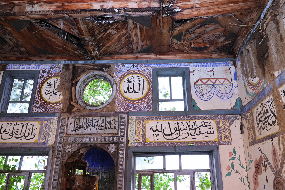 19. yüzyılda inşa edilen Akyazı Tarihi Dokurcun Camii, bölgenin kültürel mirası açısından büyük önem taşımaktadır. Uzun yıllar boyunca ibadete açık kalan ve geleneksel mimari dokusunu koruyan camide başlatılan restorasyon çalışmaları, tarihi yapının korunarak gelecek nesillere