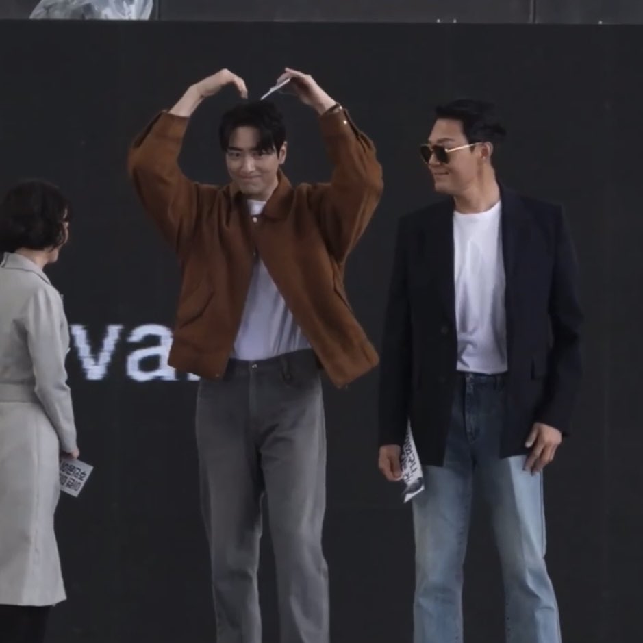 선배님 하트하는 거 힐끗 보고 하트 하는 거 진짜 개귀여움ꯁ