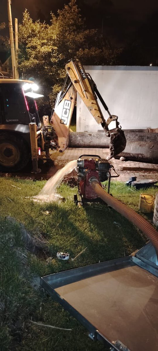 ETAPAOficial's tweet photo. Avance de trabajos | Desde las 02:00 de esta jornada, iniciamos el mantenimiento programado de la reserva de agua potable Cruz Verde.

📍 Acciones en marcha:
✅ Desmontaje de accesorios

@czamoramatute 
@MunicipioCuenca https://t.co/B32gsass6T