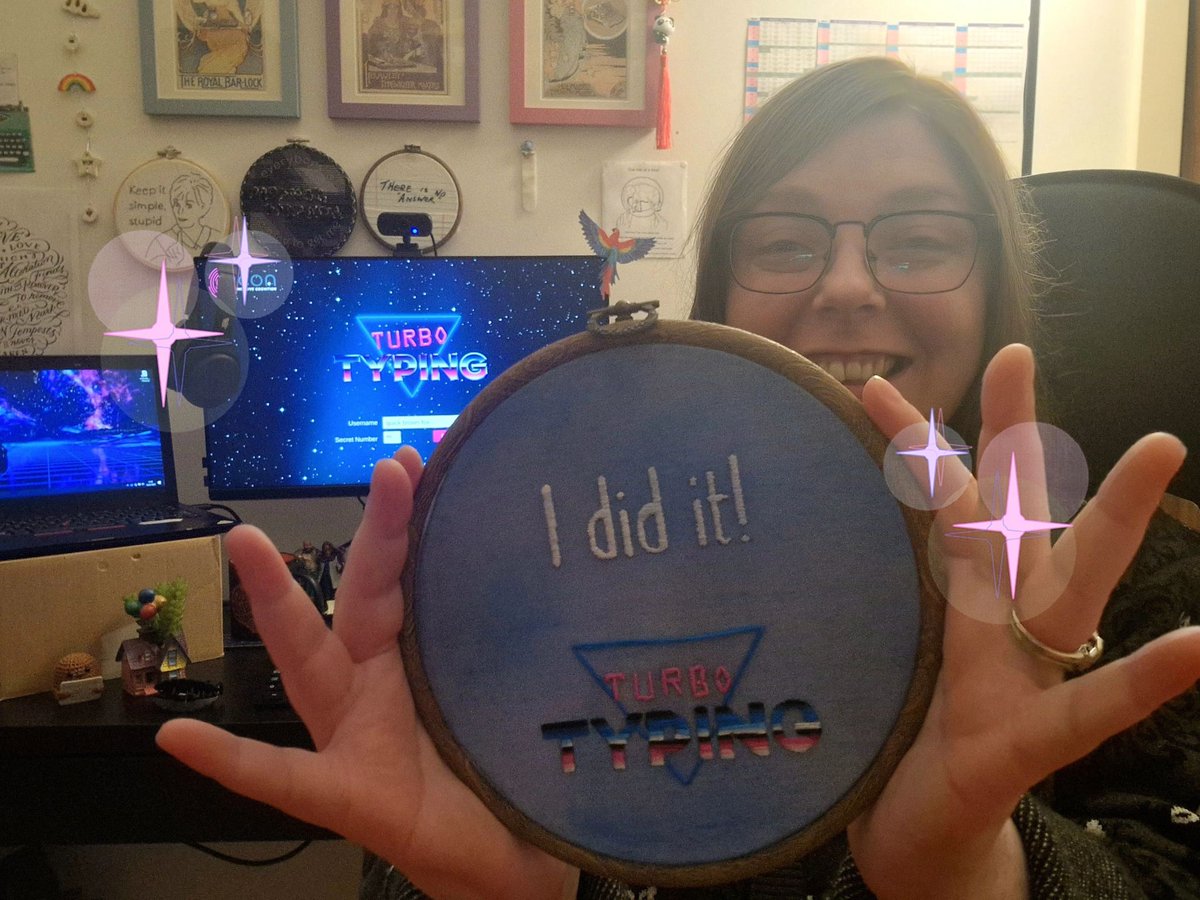 1 year since launching my 7-month #TurboTyping study! 🤯

1️⃣5️⃣0️⃣+ pupils learned to touch type 🧒
2️⃣2️⃣ school weeks of 4x 20 min 🗓
1️⃣ proud researcher ☺️

Celebrated the launch by embroidering  &amp; sleeping  🪡

Celebrating the anniversary by analysing the keyboard memory data! 📊