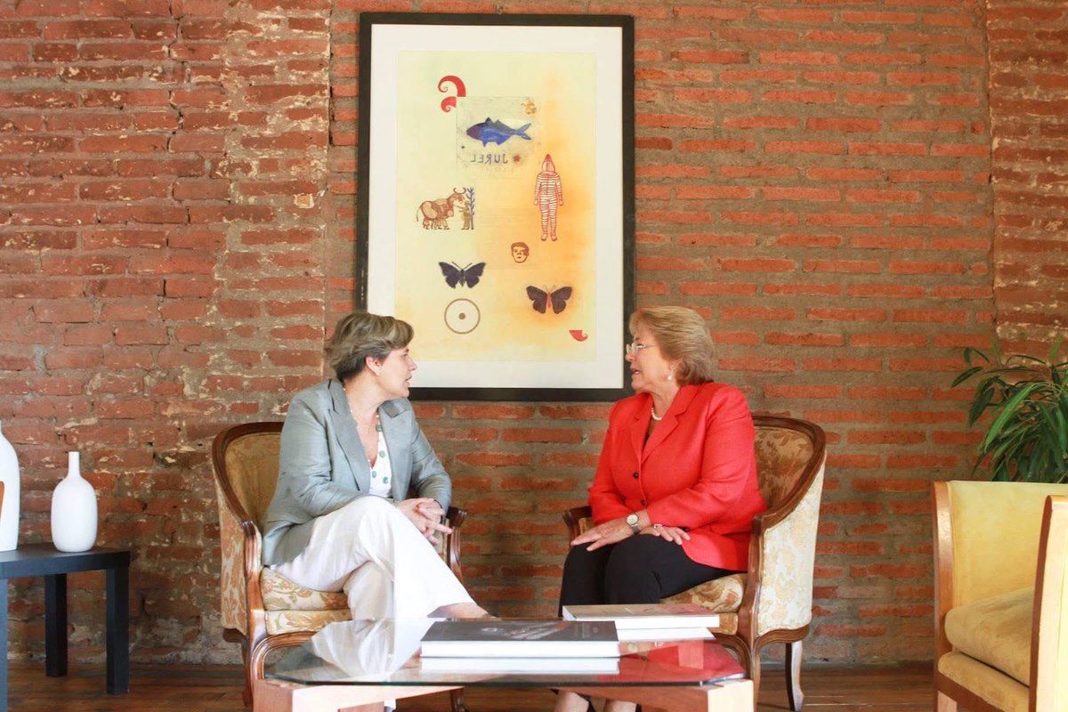 lorenafriesm's tweet photo. Hace 19 años el pueblo de Chile eligió a la primera presidenta de Chile, Michelle Bachelet. Ese 15 de enero del 2006 fue un día histórico. https://t.co/dailYiNPM1