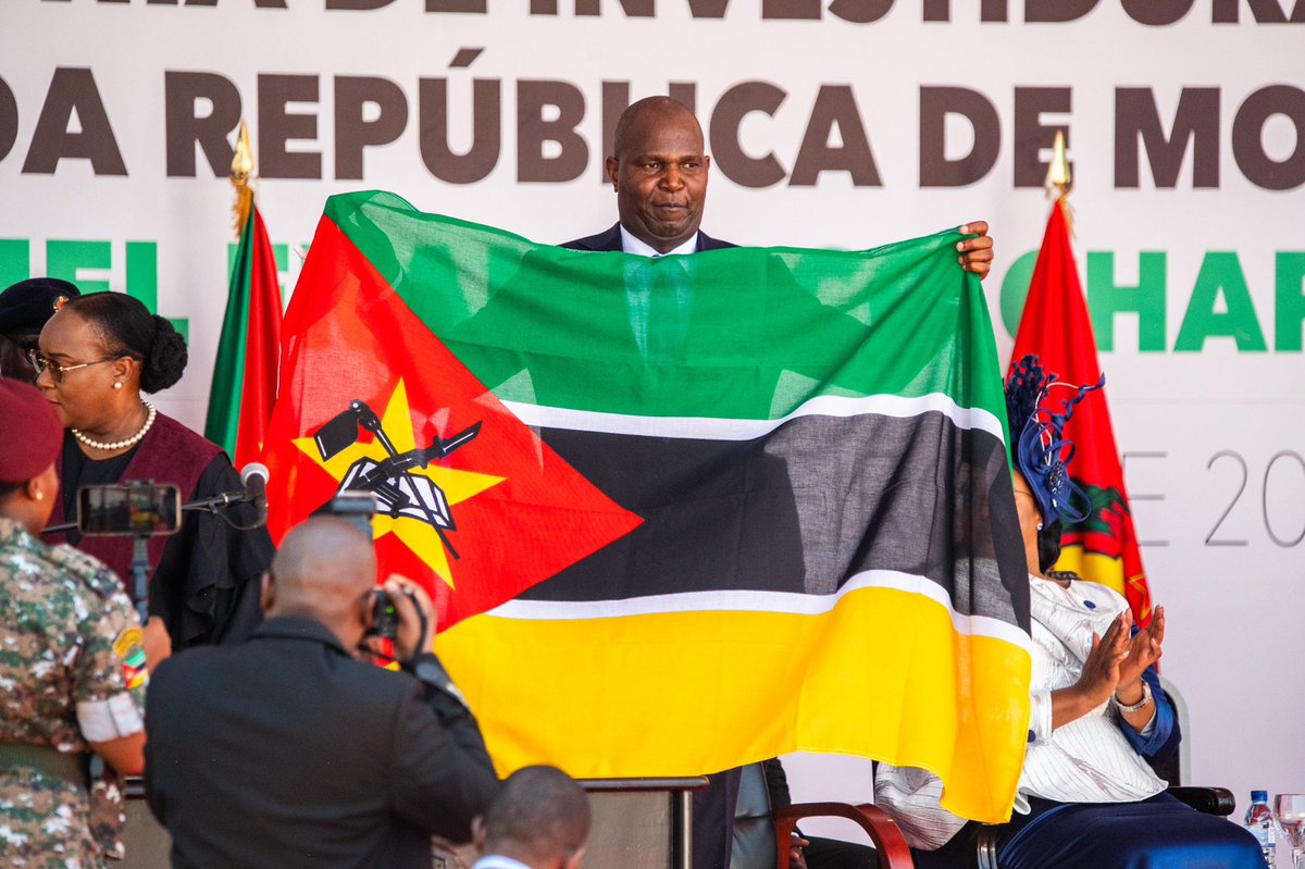 𝐔𝐦 𝐍𝐨𝐯𝐨 𝐂𝐚𝐩𝐢́𝐭𝐮𝐥𝐨, 𝐮𝐦𝐚 𝐍𝐨𝐯𝐚 𝐄𝐫𝐚!

Hoje, mais do que nunca, precisamos de união, coragem e determinação. Estamos cientes de que não será uma jornada fácil, mas devemos ter plena confiança na força do nosso Povo. Cada um de nós tem um papel vital nesta