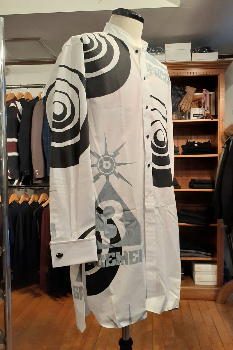 mudrone's tweet image. プリント位置は完全ランダムですが…
黒グルグルが絶妙に配置されてまんねん