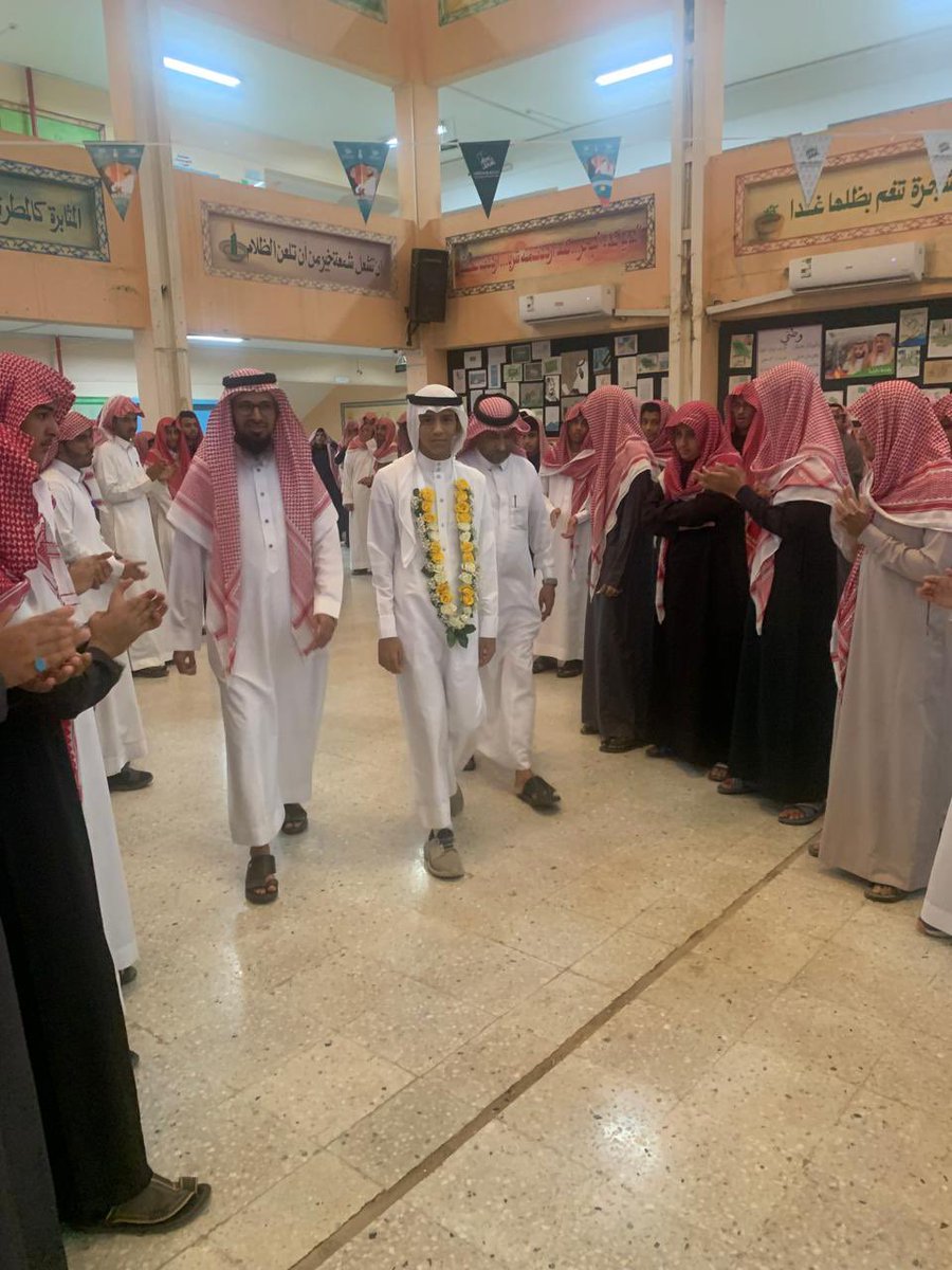 hs_huzaimi's tweet photo. يسر ثانوية الظبية بـ تعليم صبيا أن تهنئ الطالب خالد إبراهيم حمد معافا بمناسبة حصوله على الميدالية البرونزية في مسابقة بيبرس موهبة للمعلوماتية ٢٠٢٤ على مستوى المملكة..
وهنا جانب من تكريم الطالب خالد معافا اليوم الأربعاء بهذه المناسبة بقيادة مدير المدرسة محمد زنقوطي

#وزارة_التعليم https://t.co/GVH7QxDAWb