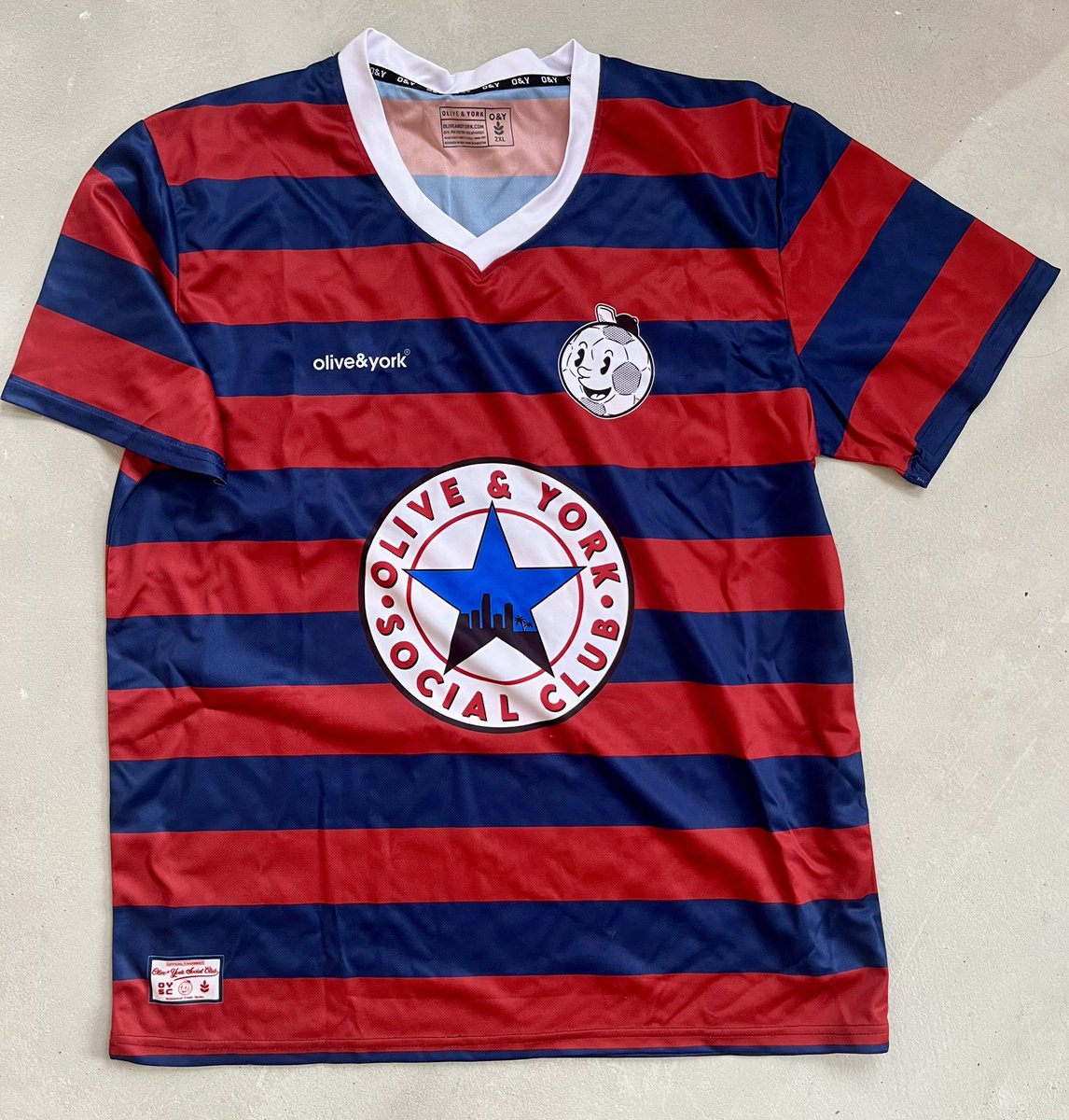 It’s a O&amp;Y Social Club giveaway 🎁 

1️⃣ follow <a href="/olive_york/">O&Y</a> 
2️⃣ RT this!
3️⃣ that’s it!

One lucky winner mañana 🤩