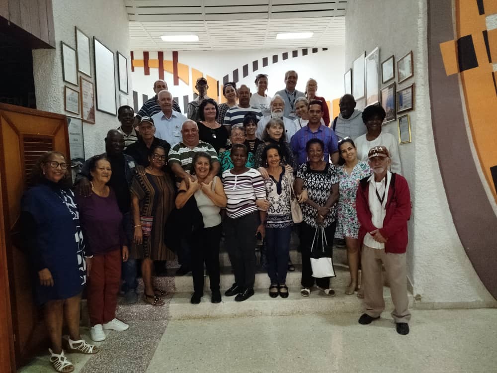 valdes_ham16009's tweet photo. #Bejucal #Mayabeque celebra con alegría y fervor el día de la Ciencia Cubana. Las autoridades junto a los trabajadores de #Biocen reconocen resultados e intercambian con sus fundadores. @DiazCanelB @DrRobertoMOjeda @BYuniaky @lamas_aguiar @AnaMariaGa21839 @AlexisPadi60685 https://t.co/mdGxdJw2FO