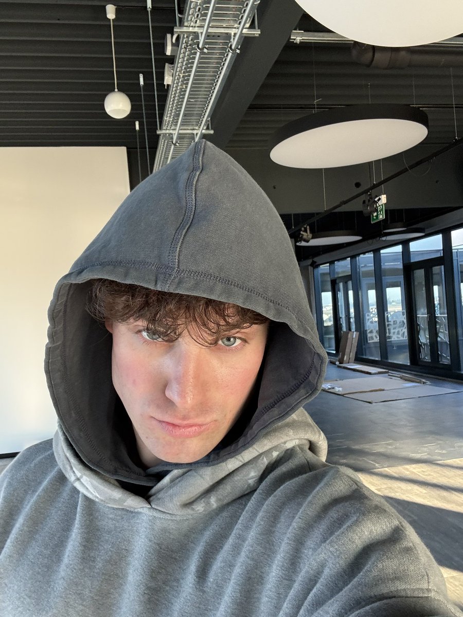 SNAPS7AR's tweet photo. U can still quit pubg bro….. its the best glow up ure gonna get in 2025. https://t.co/dywEivBdUk