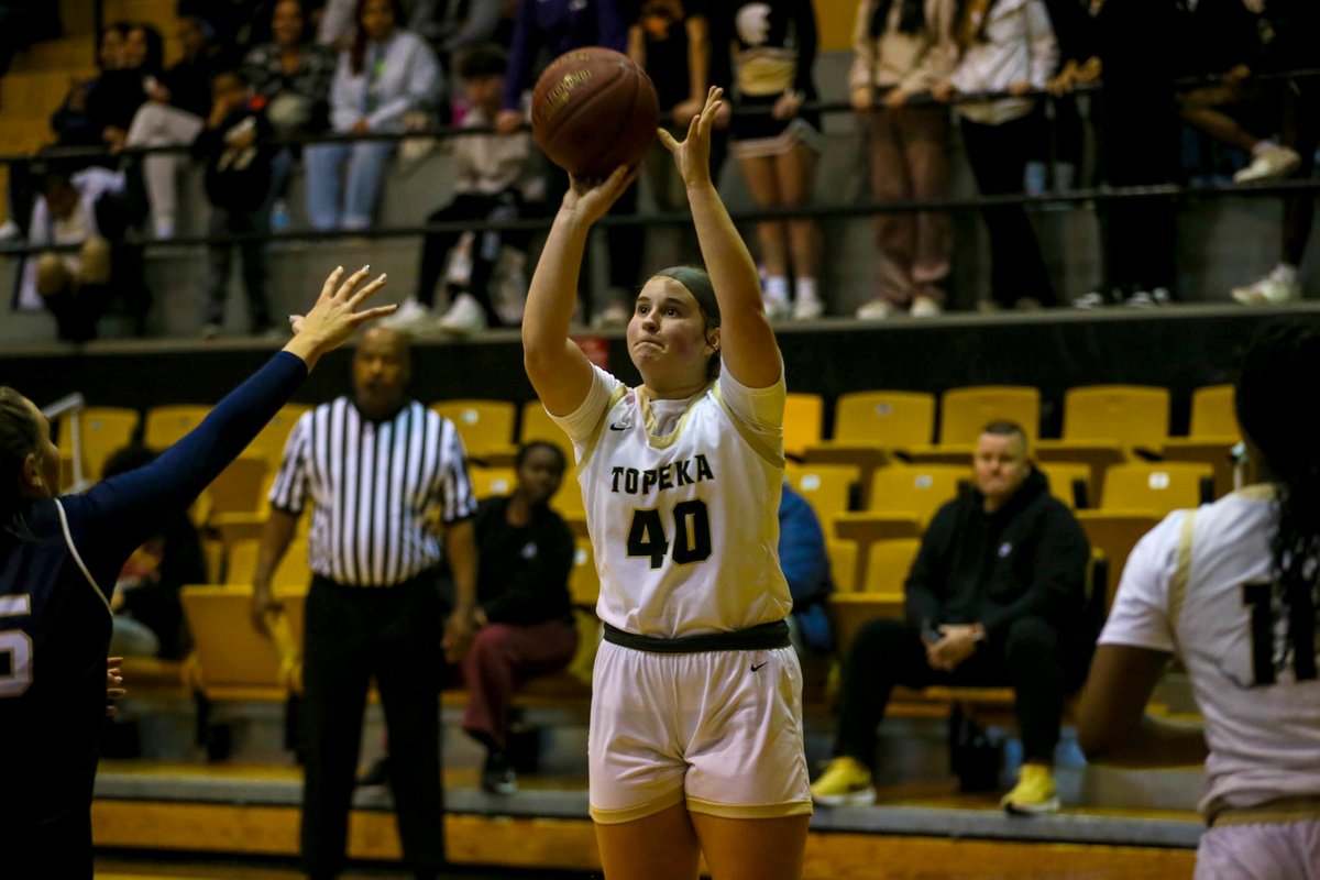 No. 3-ranked <a href="/HaydenGirlsBbal/">Hayden Girls Basketball</a> takes control down the stretch in 56-41 road win at Topeka High. <a href="/hailey22schmidt/">Hailey Schmidtlein 2028</a> 19 points, <a href="/bryleelm/">Brylee Meier</a> and <a href="/ameliajramsey/">Amelia Ramsey</a> 13 apiece for 8-0 Wildcats. ...
loom.ly/Vp0nOwE