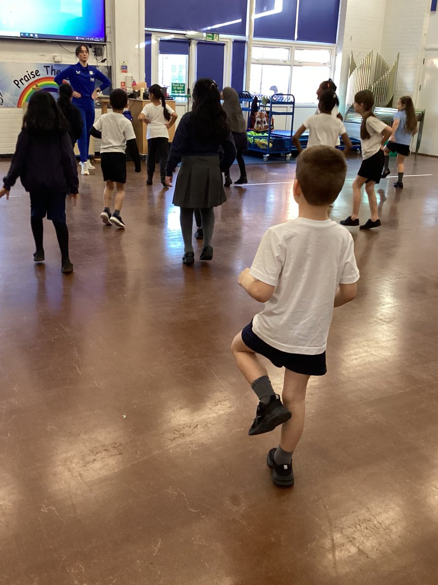 sss_year3's tweet photo. We have been enjoying our 'dance around the world' lessons taught by PNE. Today we learnt about Bhangra dancing from India. #ssspe https://t.co/MXLeF6OREt