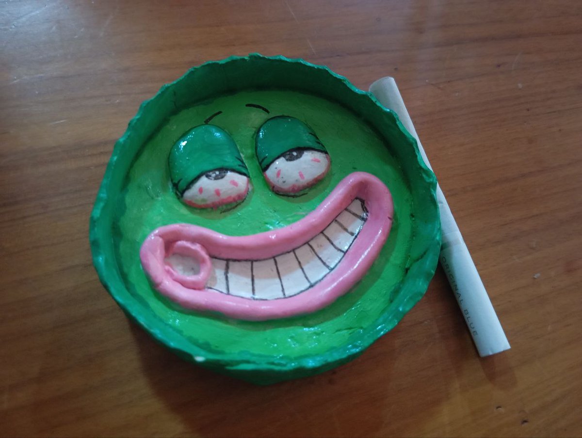 dkoplo17999's tweet photo. I make this beautiful ashtray For @CannaSapiensNFT .
hope u guys like it @0xmashi @0xTama_ @NftRiles https://t.co/gcARalBl08