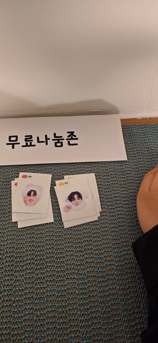 #탸니는_삐삐네_강아지
#환한빛을_닮은_태환아_생일축하해
너무너무 귀여웠던 카페!!!!!!!!!!나눔띠부씰도 알차게 챙겨서 회사제끼고 달려간 의미가 있었다ㅠㅠㅠ