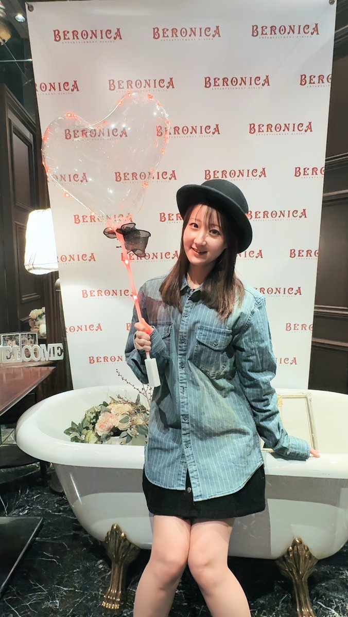 kanako_fjsk's tweet photo. 年末に出演させていただいたファッションショーのお写真。
ストリート系ファッションって普段着ないけどかわいかったなー
#viccore #京橋ベロニカ https://t.co/97UtwNEYtk