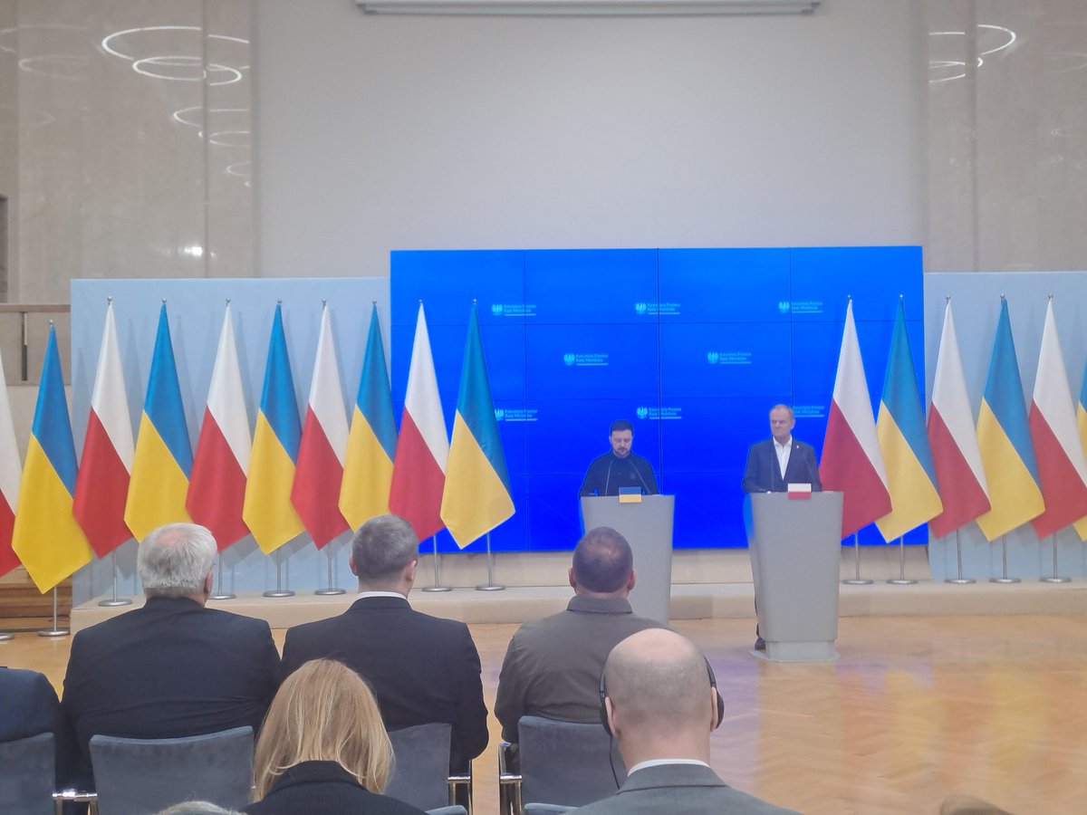 nekatomenos's tweet photo. In Poland, just in time for the start of the Polish Presidency of the Council of the EU, @donaldtusk welcomes @ZelenskyyUa . https://t.co/v9yAL8i76X