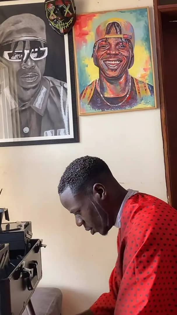 MutebiK78784's tweet photo. But this guy deserves respect ,coz on the interview he did on the Galaxy he said that he forgive the youth who destroyed all his properties at his base at fangone forest camp who were led by jealous singer #Palaso. https://t.co/kSDx0gI794