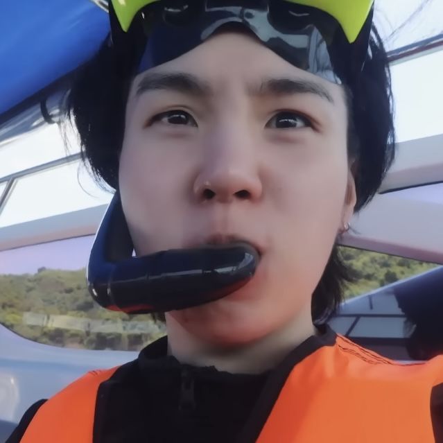 yoongipix's tweet photo. MY HEART CANT TAKE HOW CUTE HE IS https://t.co/OLoaom7g9Z