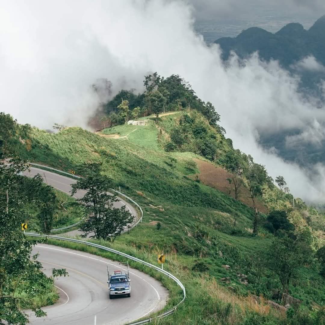 ความสุขไม่ได้อยู่ที่ ”ที่ไหน“ แต่อยู่ที่ ”เรา“ 
ลองหยุดมองหาความสุขจากสิ่งที่ไกลตัว แล้วกลับมามองตัวเองสิ เพราะบางทีสิ่งที่เราตามหามาตลอด อาจจะซ่อนอยู่ในสิ่งที่เรามองข้ามไป.🖤

#แคปชั่นโสด #แคปชั่นโดนๆ #แคปชั่นเหงา #แคปชั่นเด็ด #แคปชั่นอ่อย  #แคปชั่นความทรงจํา #แคปชั่นความสุข