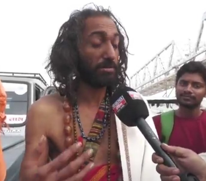 नाम: अभय सिंह
योग्यता: B. Tech IIT Bombay 
पद: संन्यासी 
काम: आध्यात्म के मार्ग से सत्य की खोज 

अभय सिंह उर्फ़ IITian बाबा कनाडा में भी नौकरी करके आए, वहां इन्हें साल का 36 लाख का पैकेज था मगर 

इन्होंने उसे छोड़ दिया, यही नहीं इन्होंने स्वयं कबूला है कि 

इनकी 4 साल तक एक गर्ल