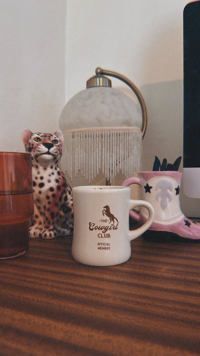 My whole aesthetic 

Deco Femme Fatale meets cowgirl in the 70’s 🐴❤️‍🔥🤠