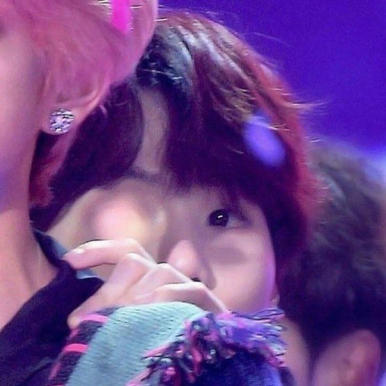 y00ngipurrs's tweet image. yoongi is really just a lil rock that wished to be a kitty and we got this. thank you, universe.
