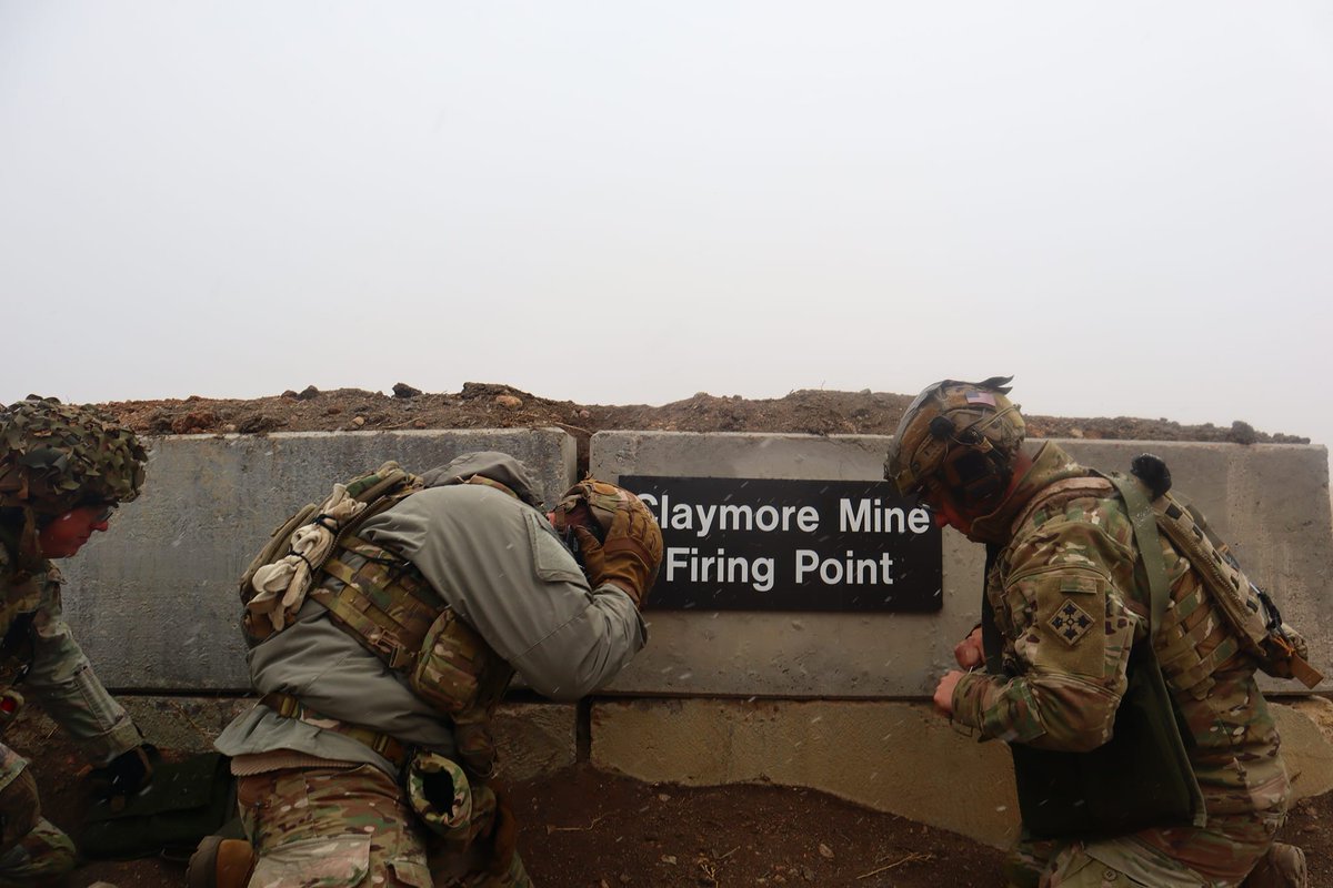 USArmyWHC's tweet photo. #WarfightingWednesdays 

💥 Precision, strategy, and teamwork! 💥

@4thInfDiv #Soldiers assigned to the @Warrior4ID sharpened their battlefield skills during claymore range training. 

#Readiness #SoldierLethality #AlwaysLethal #ArmyTeam @USArmy https://t.co/T1N1eWhr4r