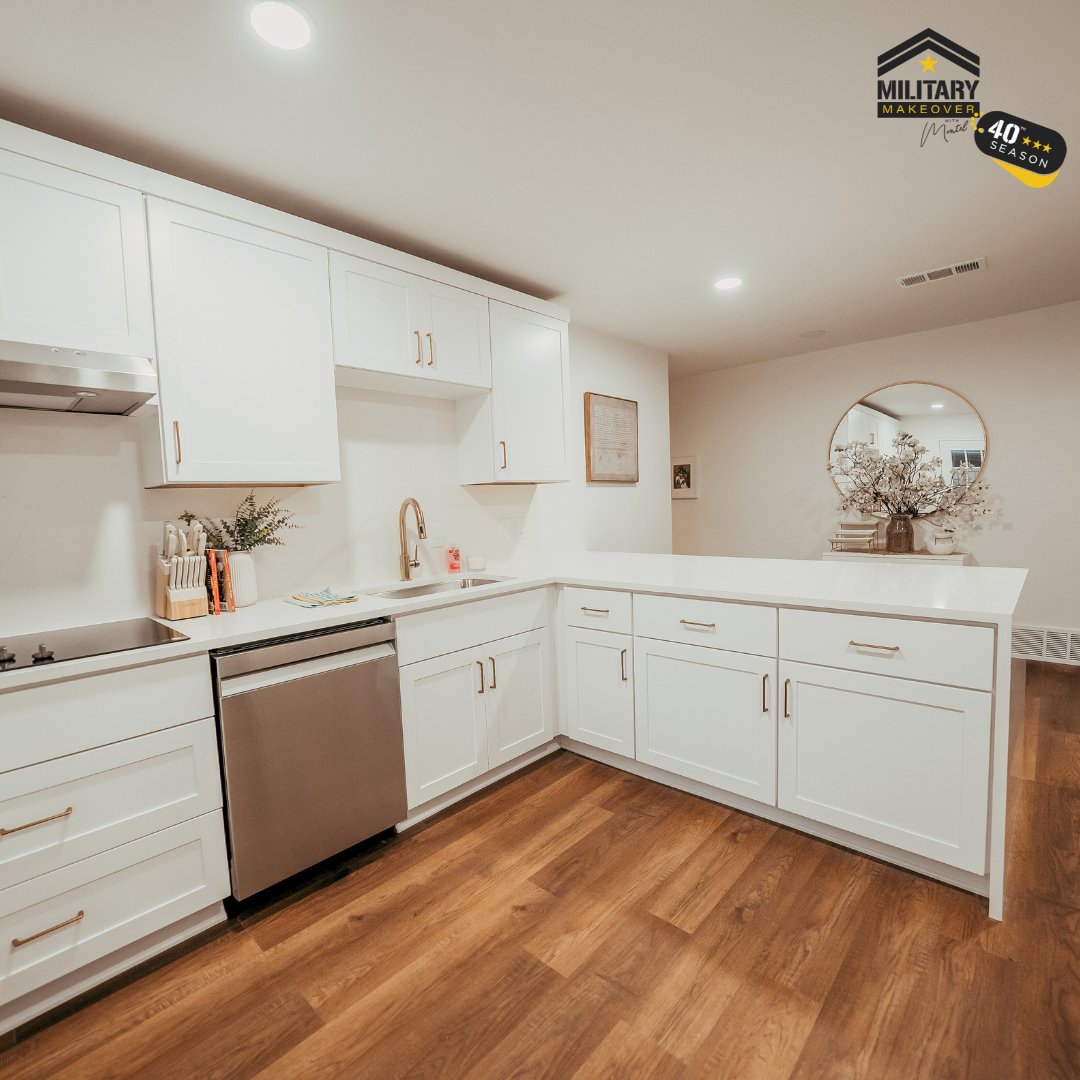 MilitaryMkover's tweet image. The Jones Family Kitchen underwent a remarkable transformation with expanded space, modern white cabinetry, and new appliances. 

Explore the design in The Jones Family Style Guide:
militarymakeover.tv/military-makeo… 

#MilitaryMakeover #OperationMMJones #KitchenRedesign