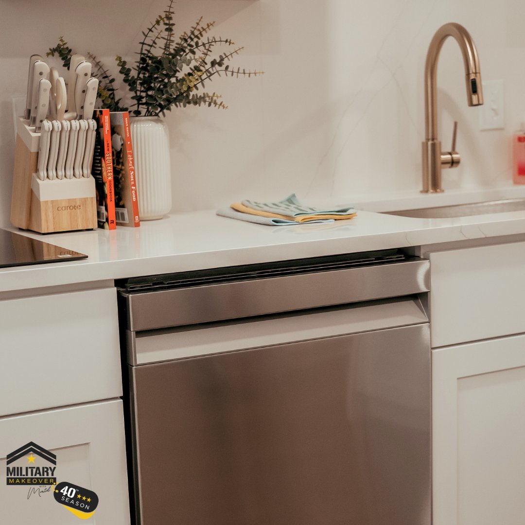 MilitaryMkover's tweet image. The Jones Family Kitchen underwent a remarkable transformation with expanded space, modern white cabinetry, and new appliances. 

Explore the design in The Jones Family Style Guide:
militarymakeover.tv/military-makeo… 

#MilitaryMakeover #OperationMMJones #KitchenRedesign