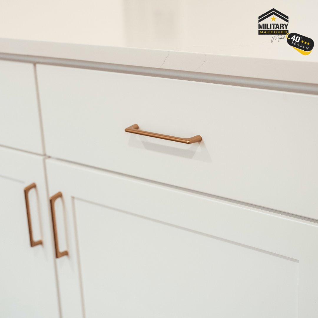 MilitaryMkover's tweet image. The Jones Family Kitchen underwent a remarkable transformation with expanded space, modern white cabinetry, and new appliances. 

Explore the design in The Jones Family Style Guide:
militarymakeover.tv/military-makeo… 

#MilitaryMakeover #OperationMMJones #KitchenRedesign