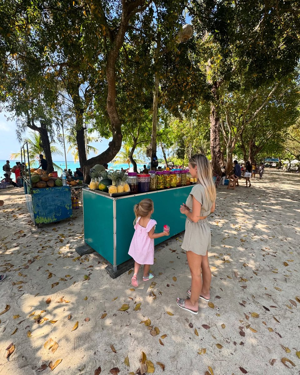 mon_ilemaurice's tweet photo. Moments magiques en famille sous le soleil de l’île Maurice 🌴☀️

📸 amoureux2voyages

#ilemaurice #discovermauritius #mauritiusexplored #mauritiusnow #mauritiusisland #maurice #mauritius #surf https://t.co/SQjkeBnW1a