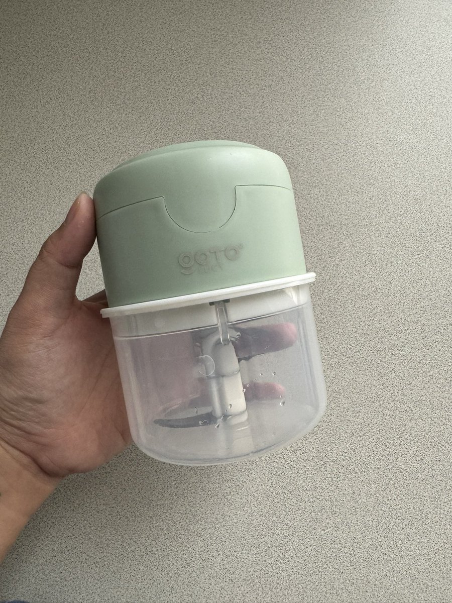 insecuristy's tweet photo. mengawali 2025 dg ✨GIVEAWAY✨
yuk yg hobby masak/anak kost, aku ada 3 chopper mini andalan ini untuk 3 orang!

ini chopper best bgt buat cincang dan bikin sambel, aku pribadi uda pake hampir 3 tahun loh.

RULES:
- RT tweet ini
- comment mau warna apa
- diumumin lusa jam 12 siang https://t.co/pAPXXMKaN6