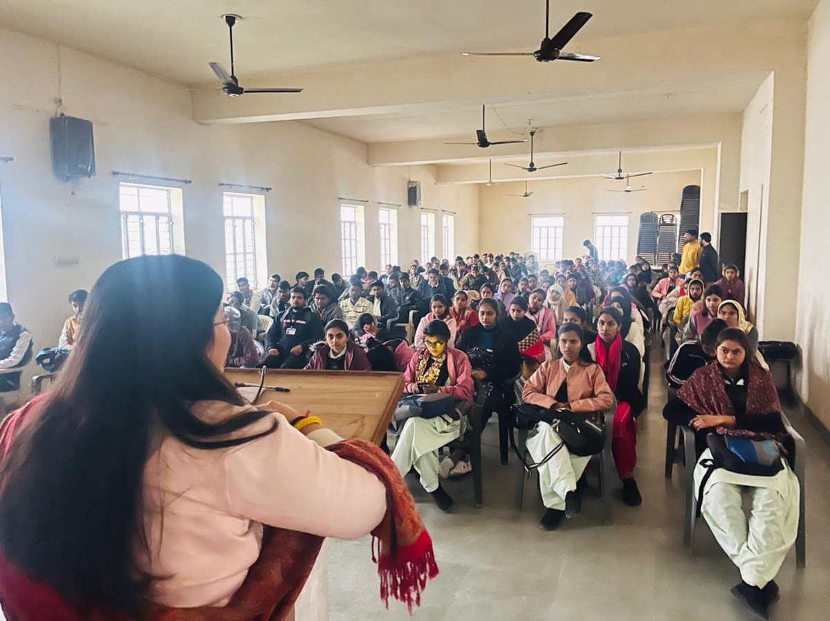 ABVPRaj's tweet photo. जयपुर प्रांत में अभाविप सवाई माधोपुर इकाई द्वारा राष्ट्रीय युवा दिवस व स्वामी विवेकानंद जयंती के अवसर पर संगोष्ठी “उड़ान 25” का आयोजन किया गया जिसमे राष्ट्रीय मंत्री सुश्री @ShivangiSpeaks विशेष रूप से उपस्थित रही।
#ABVPRaj https://t.co/7LaohMQp2T