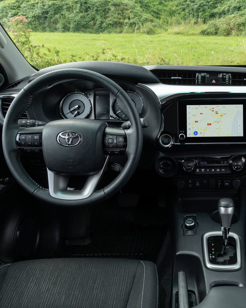 Toyota_Esp's tweet image. ¡Desde #Toyota te presentamos oficialmente nuestro nuevo #Hilux #MildHybrid! 🙌🏻 

Con motor eléctrico 48V, remolca hasta 3,5 T y soporta 1.000 kg 💪🏻

Sus 4 modos de conducción hacen que se pueda adaptar a cualquier terreno 👌🏻. 

Descúbrelo aquí: bit.ly/3Z73xAm