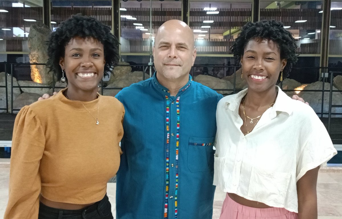 Las gemelas Karen y Klaudia Urrutia Pérez son jóvenes científicas del prestigioso <a href="/CIGBCuba/">CIGBCuba</a> y hoy -Día de la Ciencia Cubana- están de cumpleaños. iFelicidades a ellas y a todas las mujeres y hombres de ciencia de quienes tan orgullosos nos sentimos! #Cuba #CDRCuba #UnidosXCuba