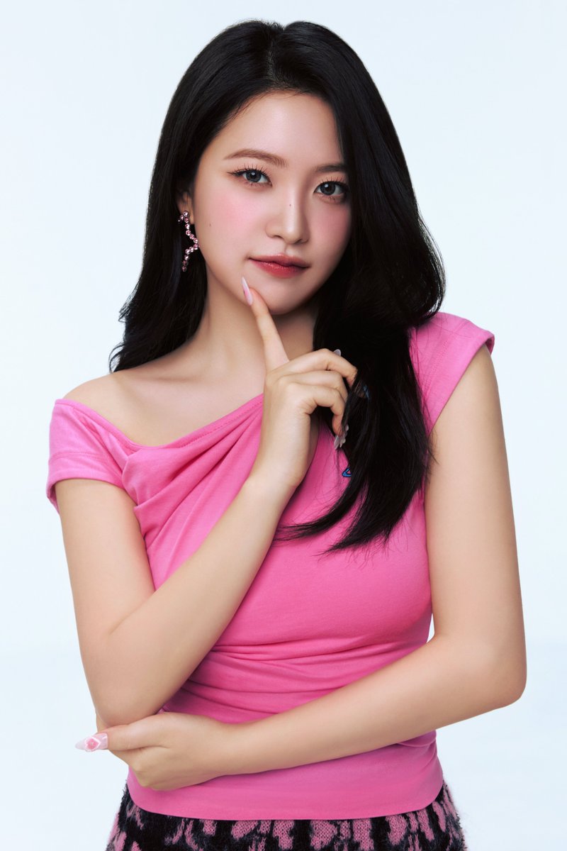 SMTOWNGLOBAL's tweet image. 2025 SMTOWN : THE CULTURE, THE FUTURE
YERI

2025.02.14 6PM(KST)
🔗 30th.smtown.com
💿 Pre-order smtown.lnk.to/the_culture_th…

#SMTOWN #SM_30thAnniversary
#SMTOWN2025 #THE_CULTURE_THE_FUTURE

#KANGTA #BoA #TVXQ! #SUPERJUNIOR #GirlsGeneration 
#SHINee #EXO #RedVelvet #NCT127…