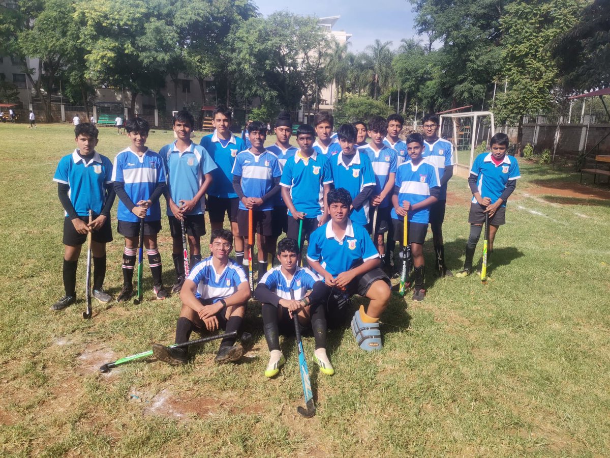 JUNIOR HIGH -  SPORTS CORNER

Our under-15 boys hockey squad recently played against Aga Khan High School. The game ended in a thrilling tie of 1:1. 

#oshwalacademynairobi #juniorhigh #sportscorner #under15boys