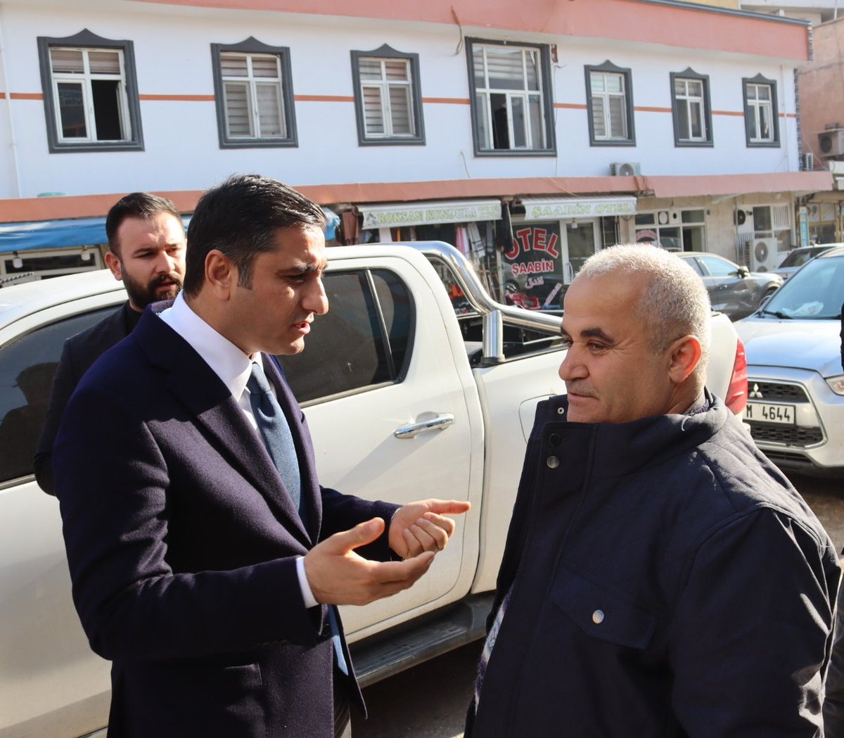 karadagferhatt's tweet photo. Milletvekilimiz Sayın Mahmut Tanal, İl yöneticilerimiz, il kadın - gençlik kolları, İlçe başkanları, İlçe gençlik- kadın kolları ve partililerimizle Ceylanpınar İlçesi çarşı esnafımızı ziyaret edip, esnafın sorunlarını dinledik, esnafımızla birlikte Akp Hükümetine "KIRMIZI KART" gösterdik.

#sanlıurfa #Ceylanpınar 

@herkesicinCHP @eczozgurozel @MTanal @cagraYusufCHP