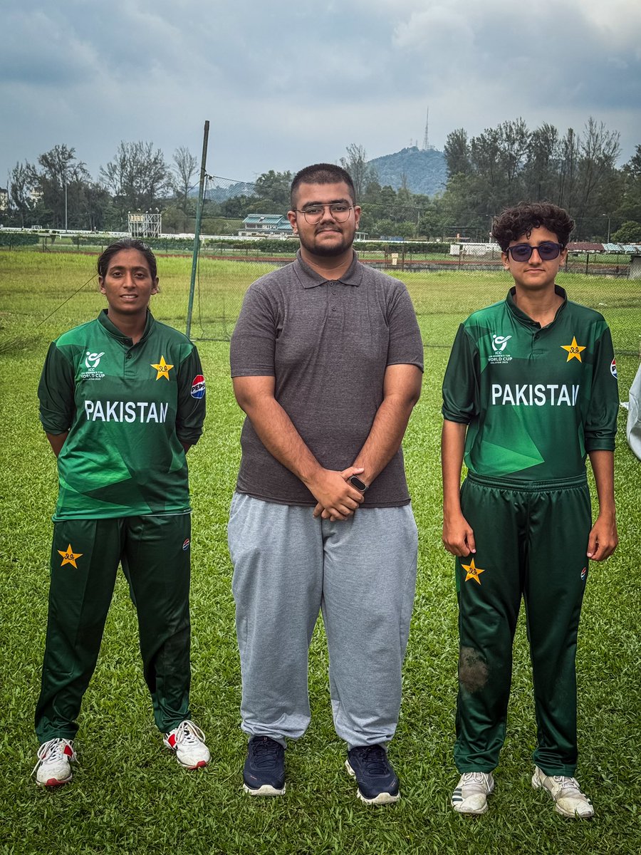 arskhan04's tweet image. Another feather in my cap! Covered my first cricket match as a media person,Pakistan vs Australia warm-up for the ICC U19 World Cup in KL 🇲🇾.  

Had the privilege of interviewing Captain Komal, Momina &amp;amp; Areesha. Interviews out soon on PakPassion!  

Just the beginning #U19CWC