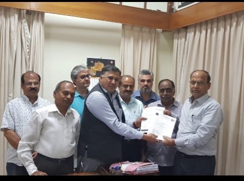 MandothPrakash's tweet image. Chairman Railway Board GM South Western Railwys Govt Of Karnataka Urban DevelopmentDepartment GOK &amp;amp; K-Ride For Sanctioning Full Fledged Suburban Rail Network As Present Preliminary DPR Submitted By #RITES Is #Partial  #intraCity @MBPatil @KridePrm @chiefsecy_gok @UDDKarnataka 2/3