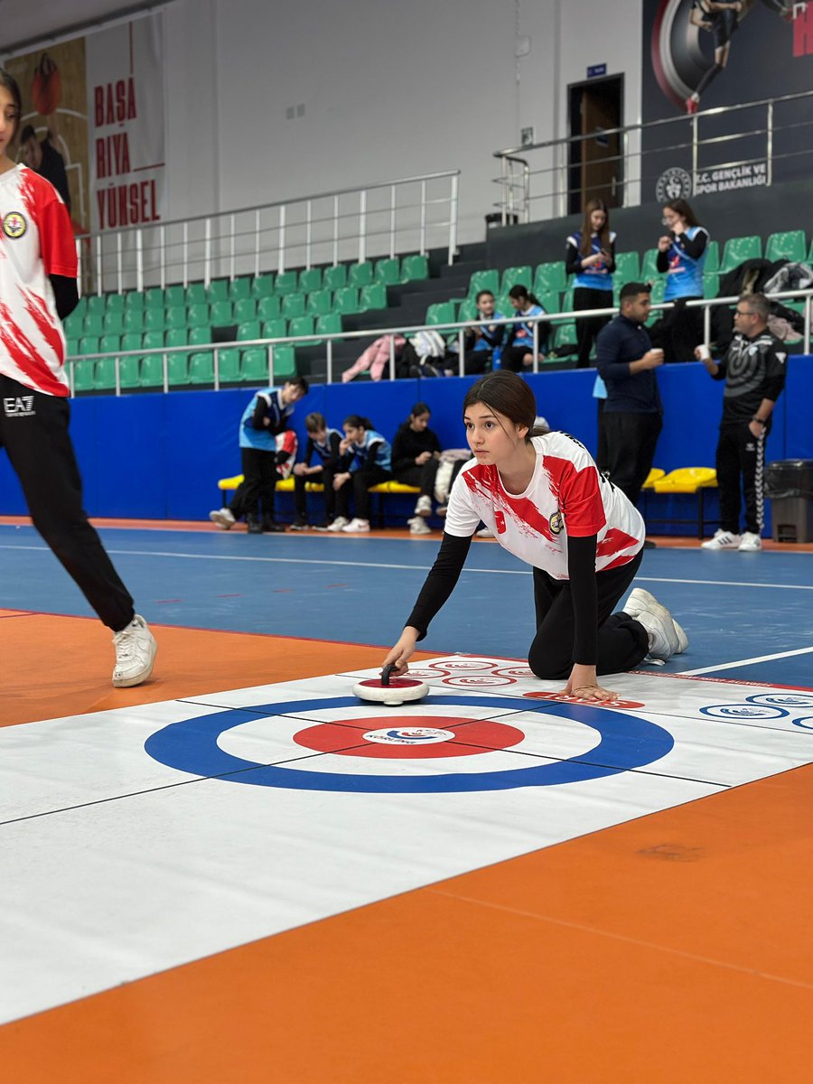 Gençlik ve Spor Bakanlığı Okul Sporları kapsamında düzenlenen Floor Curling kız ve erkek takımımız il birincisi olmuştur. Öğretmenimizi ve öğrencilerimizi tebrik ederiz. <a href="/gul_davut/">Davut GÜL</a> <a href="/CobanogluF/">Fatih Çobanoğlu</a> <a href="/esenyurtmem/">Esenyurt İlçe Millî Eğitim Müdürlüğü</a> <a href="/MucahitYentur/">Murat Mücahit Yentür</a> <a href="/esenyurtmem/">Esenyurt İlçe Millî Eğitim Müdürlüğü</a> <a href="/TayfunOzyolcu/">Tayfun ÖZYOLCU</a> <a href="/Suleymanozden33/">Süleyman ÖZDEN</a>